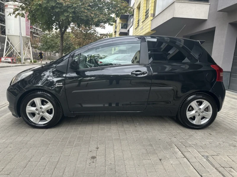 Toyota Yaris 1.4-D4D* АВТОМАТИК* Кожа* Black&White Edition* , снимка 8 - Автомобили и джипове - 47411368