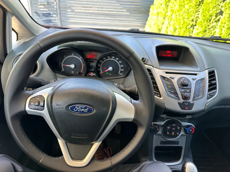 Ford Fiesta Климатик* 4 врати* ПЕРФЕКТНА, снимка 11 - Автомобили и джипове - 47663603