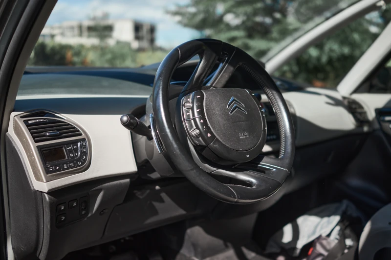 Citroen Grand C4 Picasso, снимка 4 - Автомобили и джипове - 51572040