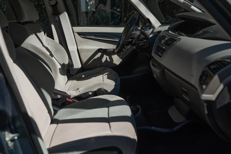 Citroen Grand C4 Picasso, снимка 10 - Автомобили и джипове - 51572040