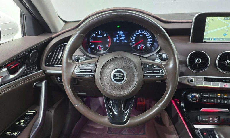 Kia Stinger 2.2 Diesel 2WD * НАЙ-ДОБРА ЦЕНА В БЪЛГАРИЯ* , снимка 13 - Автомобили и джипове - 51967166