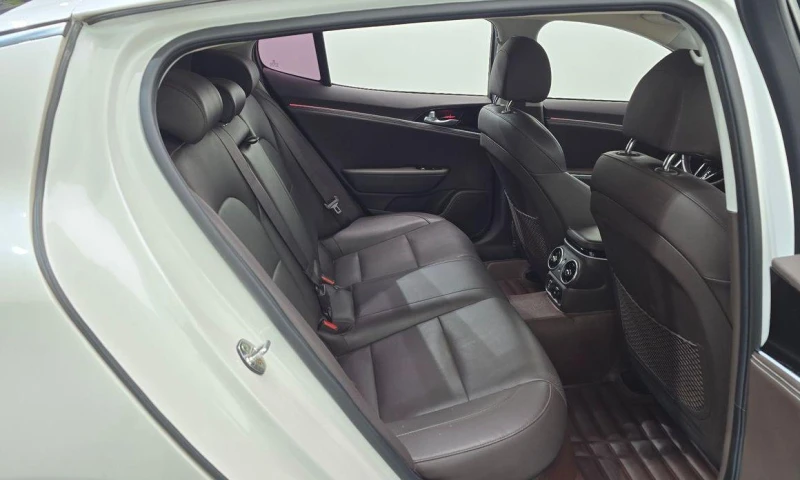 Kia Stinger 2.2 Diesel 2WD * НАЙ-ДОБРА ЦЕНА В БЪЛГАРИЯ* , снимка 12 - Автомобили и джипове - 51967166