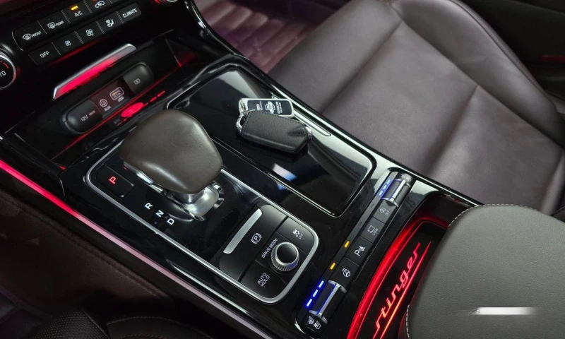 Kia Stinger 2.2 Diesel 2WD * НАЙ-ДОБРА ЦЕНА В БЪЛГАРИЯ* , снимка 9 - Автомобили и джипове - 51967166