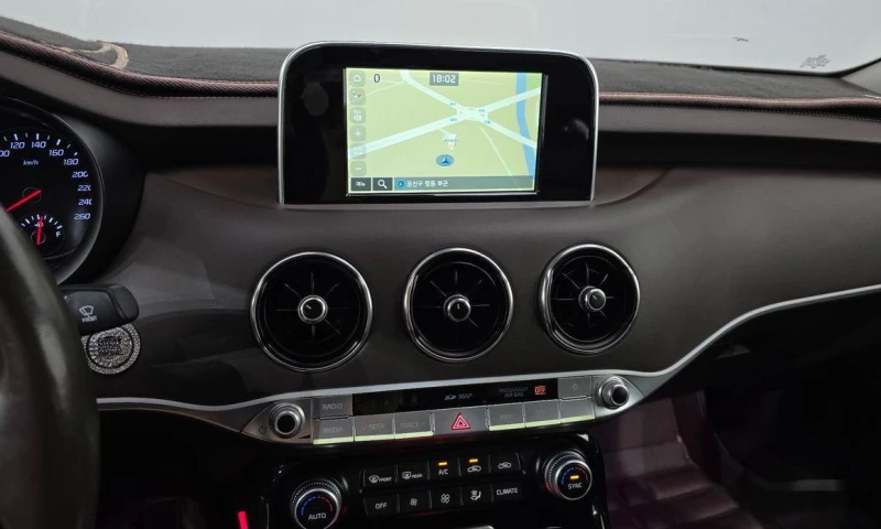 Kia Stinger 2.2 Diesel 2WD * НАЙ-ДОБРА ЦЕНА В БЪЛГАРИЯ* , снимка 15 - Автомобили и джипове - 51967166