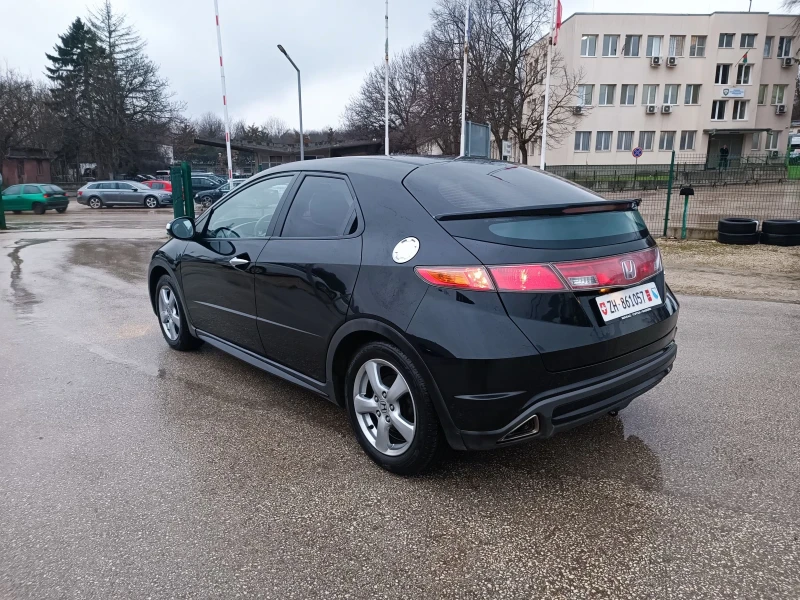 Honda Civic 1.8i-140кс-ШВЕЙЦАРИЯ-РЪЧКА-6ск, снимка 5 - Автомобили и джипове - 53022886