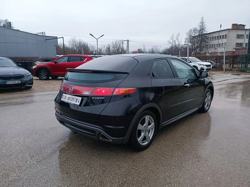 Honda Civic 1.8i-140кс-ШВЕЙЦАРИЯ-РЪЧКА-6ск, снимка 3 - Автомобили и джипове - 53022886