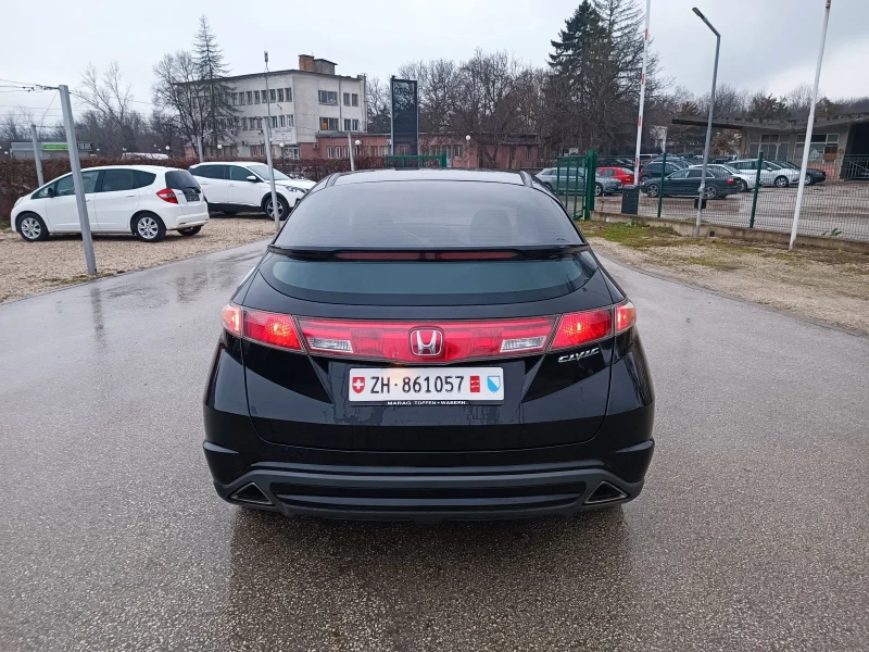 Honda Civic 1.8i-140кс-ШВЕЙЦАРИЯ-РЪЧКА-6ск, снимка 4 - Автомобили и джипове - 53022886