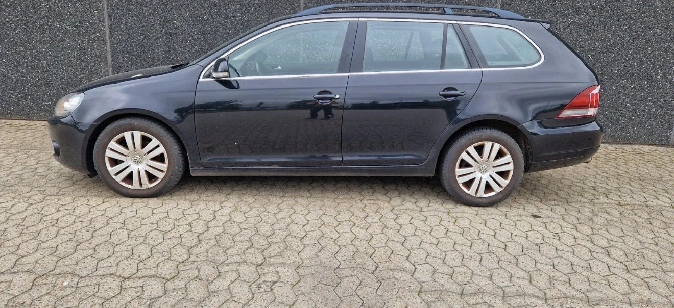 VW Golf VI 1.6 TDI DSG, снимка 4 - Автомобили и джипове - 53977684