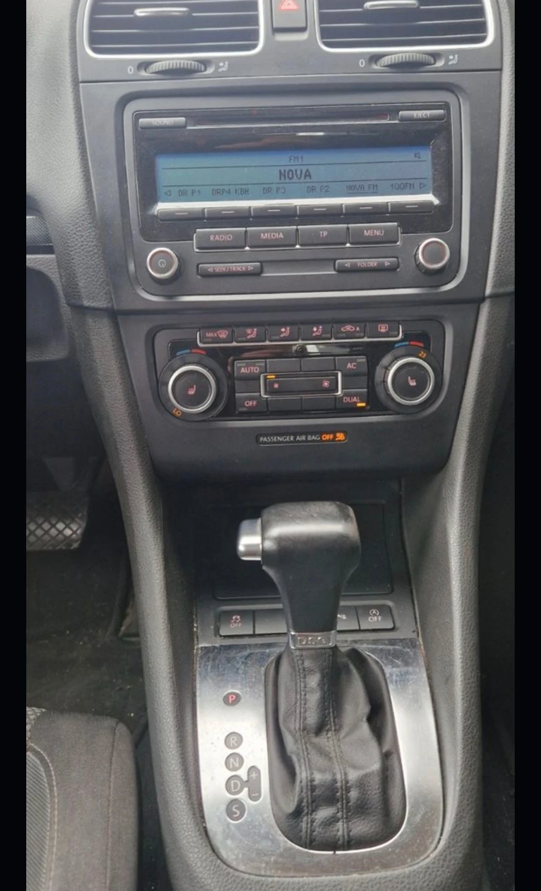 VW Golf VI 1.6 TDI DSG, снимка 8 - Автомобили и джипове - 53977684