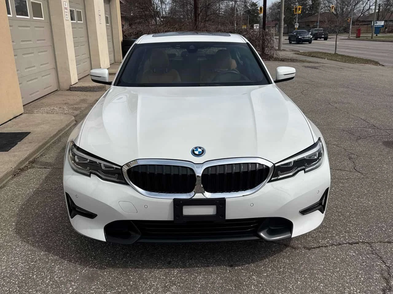 BMW 330 e| XDRIVE| HEAD-UP DISPLAY| ПОДГРЕВИ| CARFAX, снимка 3 - Автомобили и джипове - 54001983