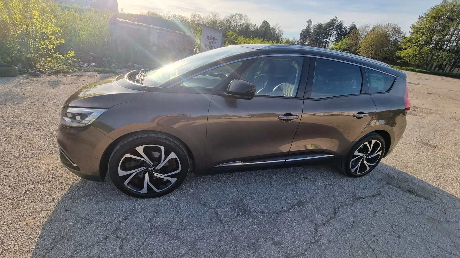 Renault Grand scenic 1.5dci HybridAssist, снимка 7 - Автомобили и джипове - 54448051