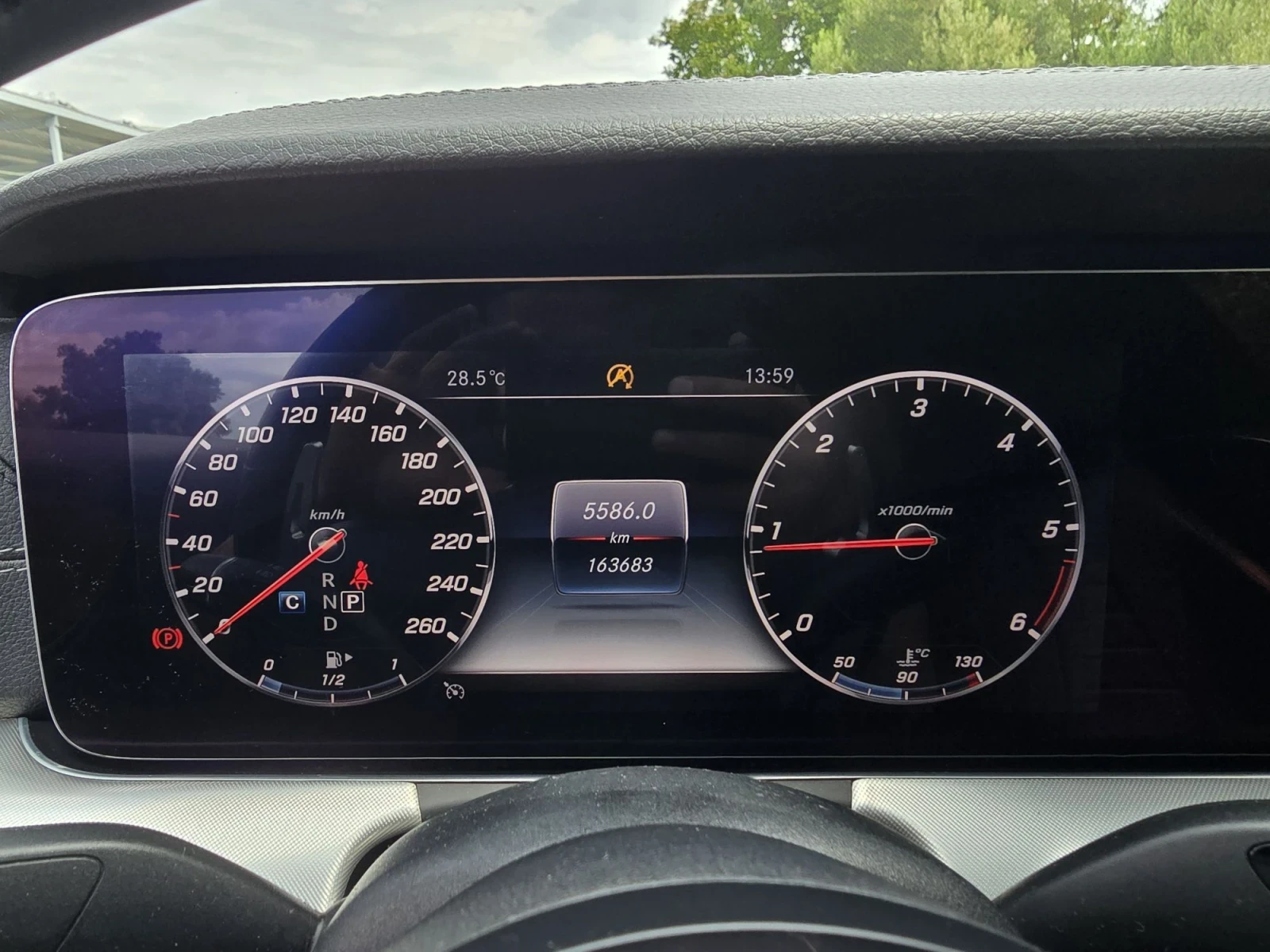 Mercedes-Benz E 220 194к.с AMG PACK Burmester Head-Up , снимка 17 - Автомобили и джипове - 55654629