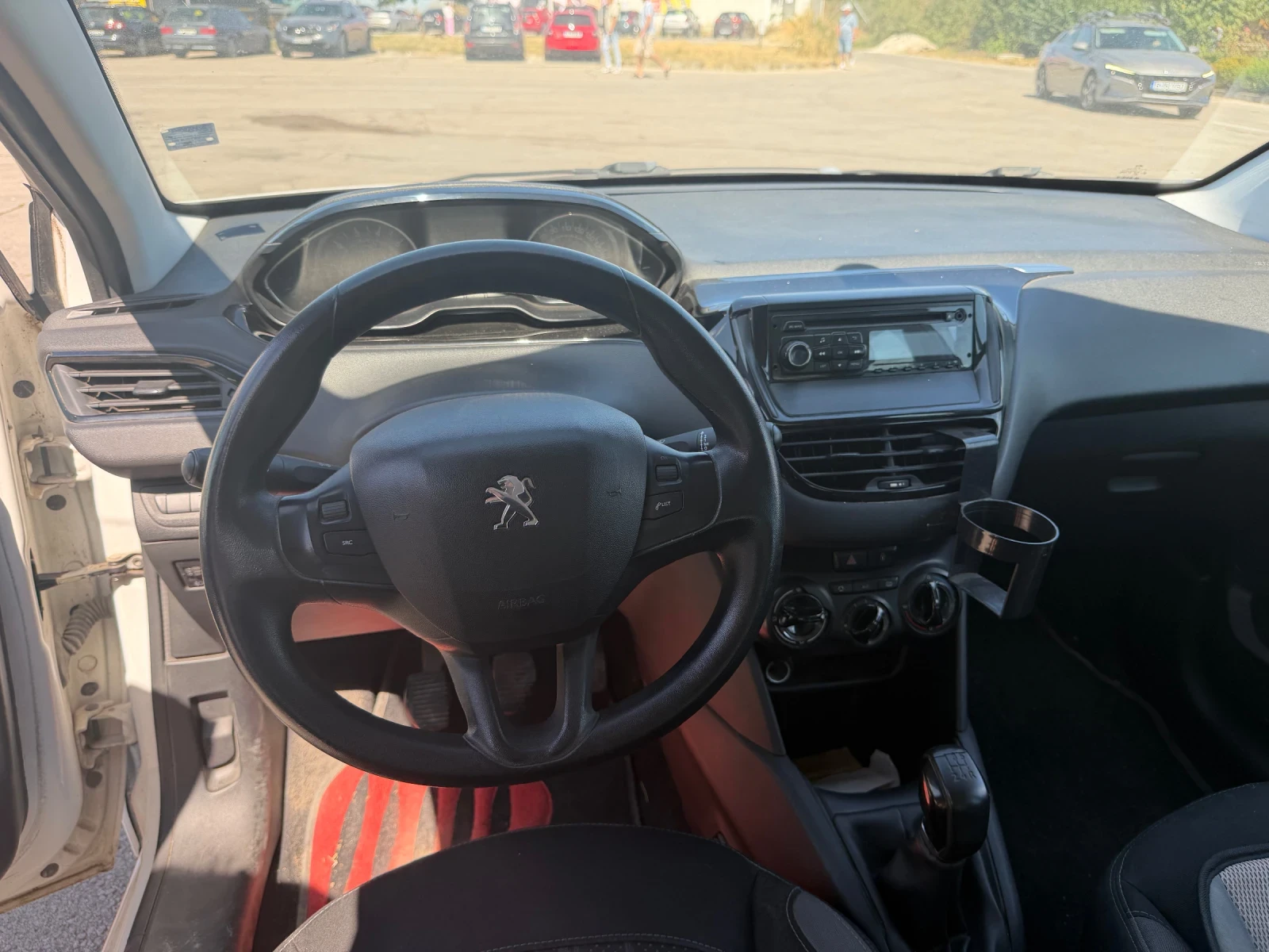 Peugeot 208, снимка 7 - Автомобили и джипове - 55675053