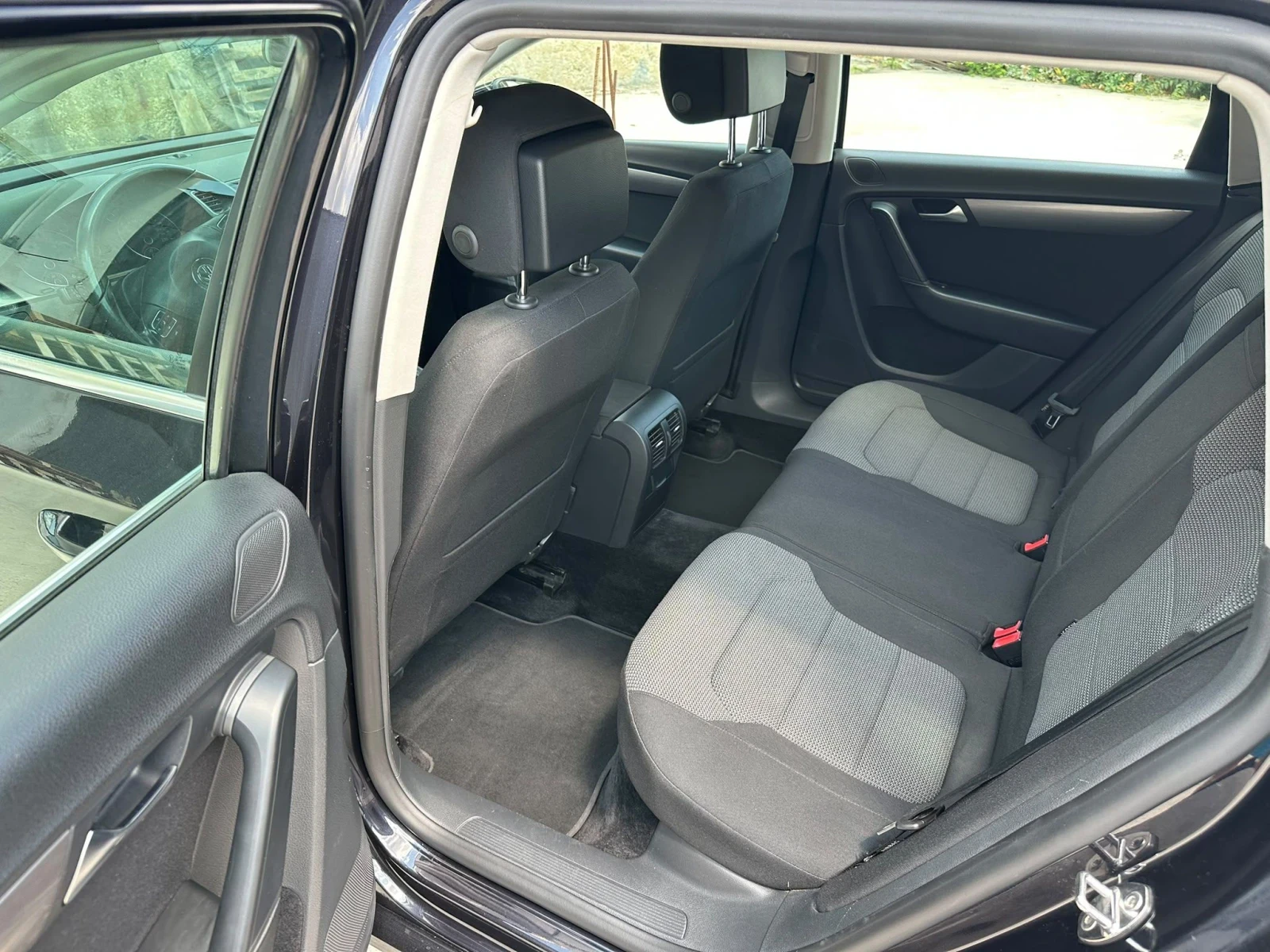 VW Passat 2.0 TDI 140 P. S. , снимка 4 - Автомобили и джипове - 55682519