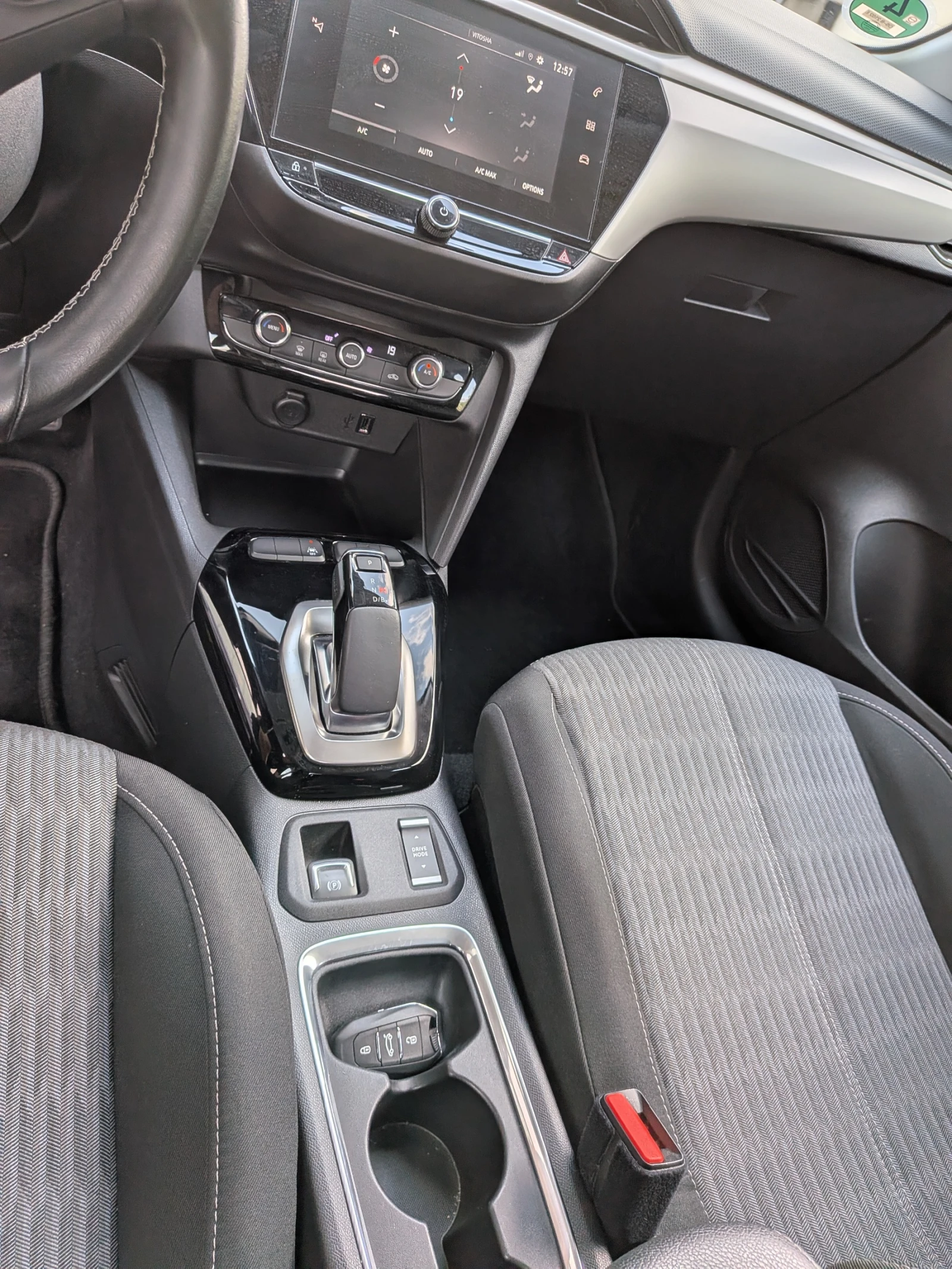 Opel Corsa e, снимка 9 - Автомобили и джипове - 55833988