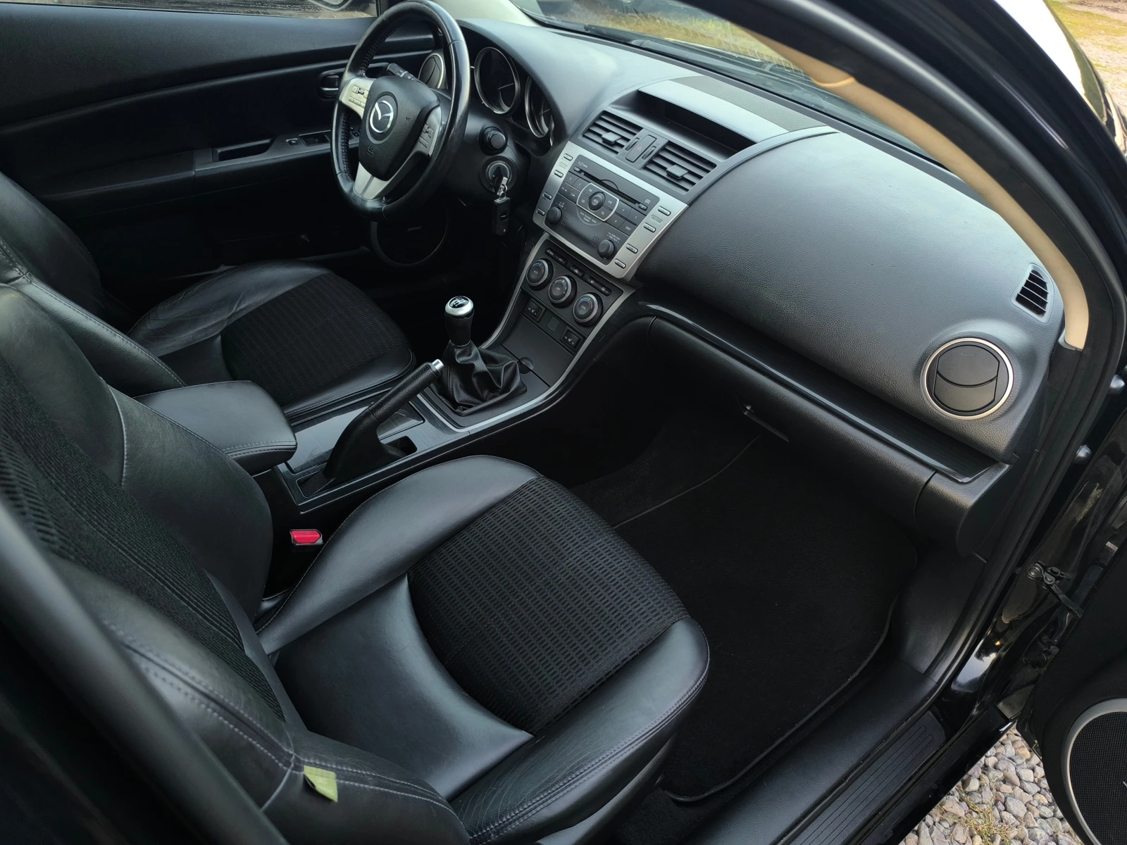Mazda 6 -2.0D-140кс-6 скорости-КОЖА-КЛИМАТРОНИК-КСЕНОН-, снимка 14 - Автомобили и джипове - 56138797