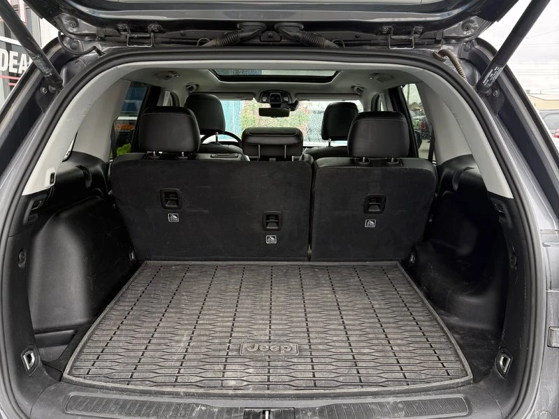 Jeep Grand cherokee 2023* DISTRONIK* PANO* KEYLESS* LANE ASSIST* DIGIT, снимка 17 - Автомобили и джипове - 52664746