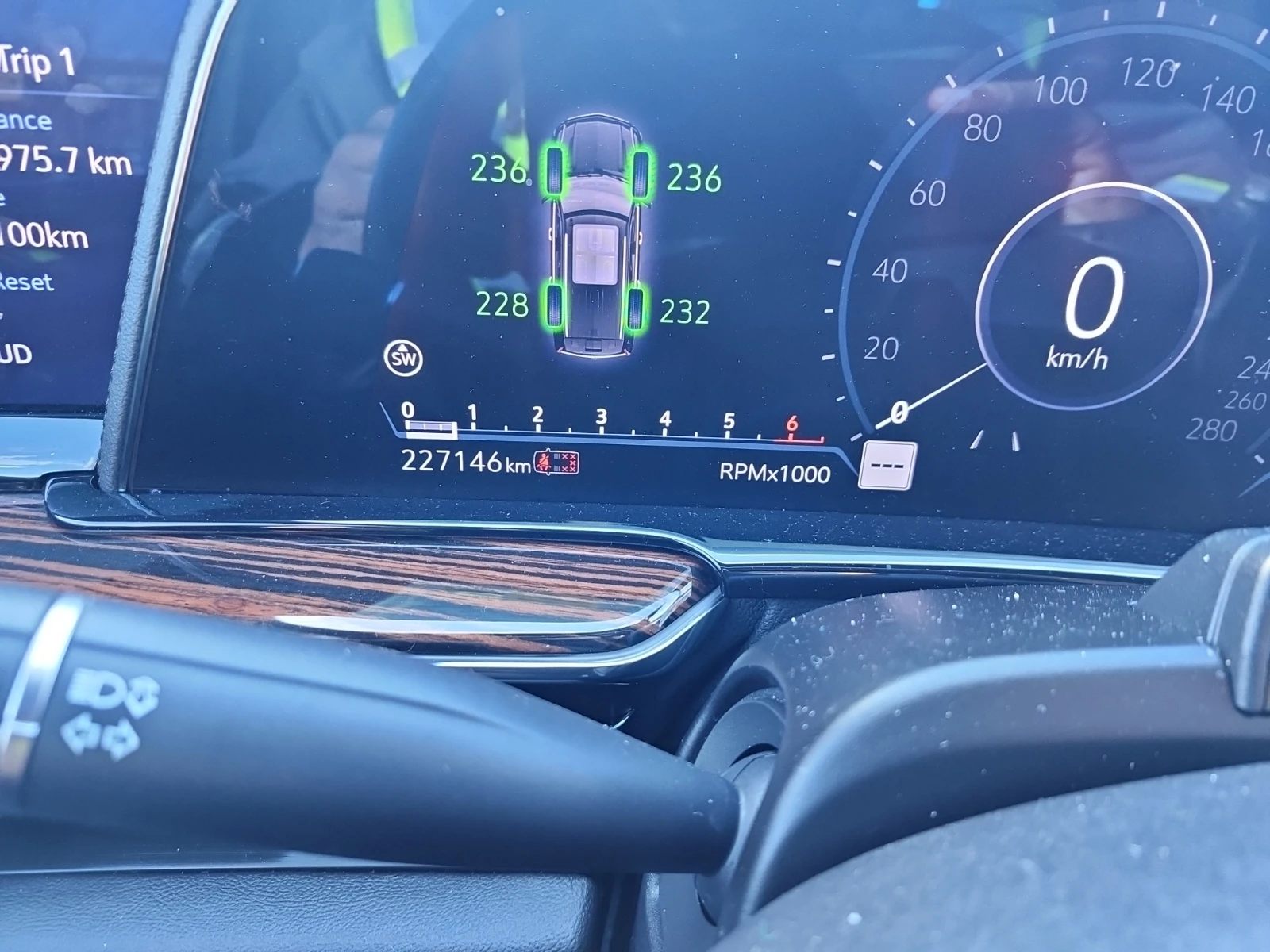 Cadillac Escalade 4WD* LUXURY* 360view* Bose* Подгрев* Обдух* Pano*  - изображение 8