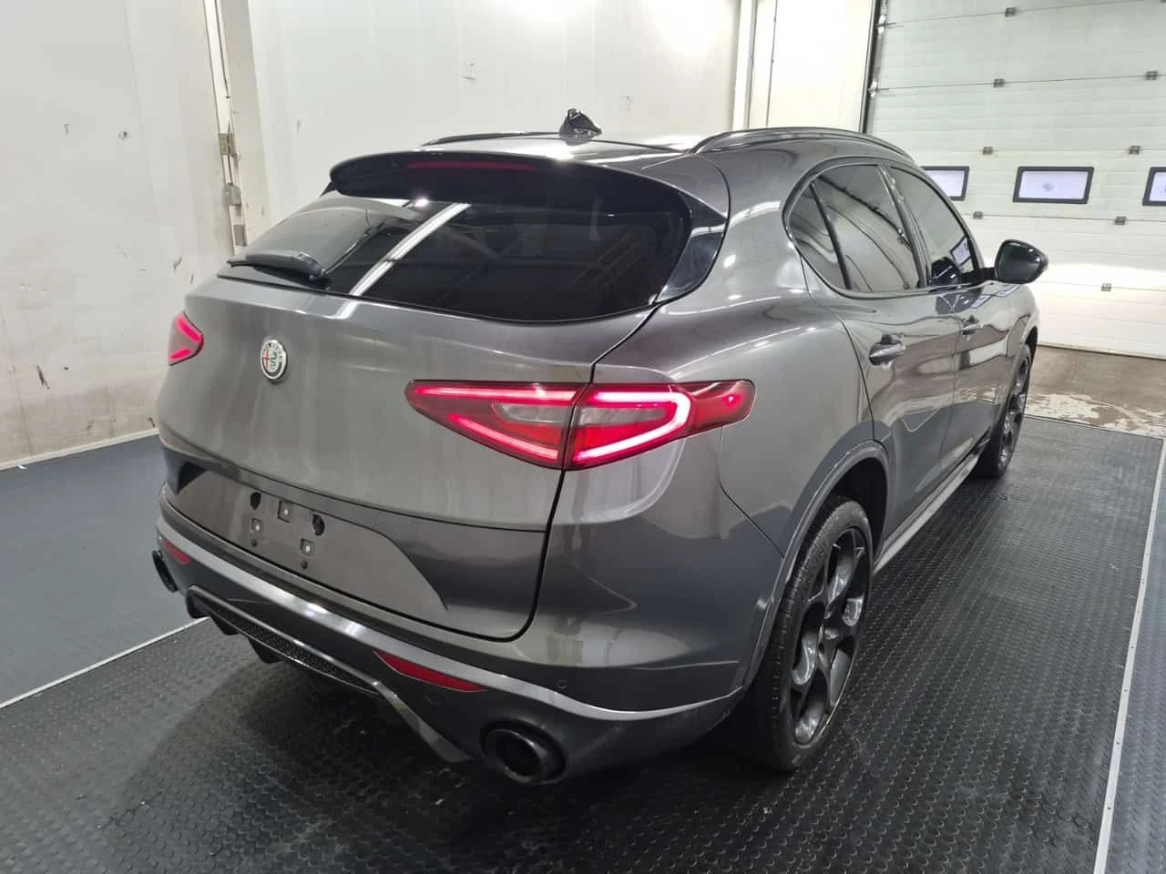 Alfa Romeo Stelvio VELOCE/Дистроник/Шито табло/Пано/Подгрев/2 Ключа, снимка 4 - Автомобили и джипове - 53983181