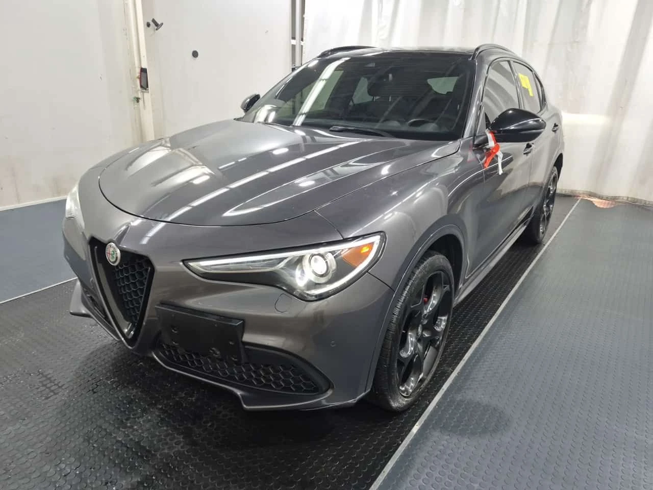 Alfa Romeo Stelvio VELOCE/Дистроник/Шито табло/Пано/Подгрев/2 Ключа, снимка 2 - Автомобили и джипове - 53983181