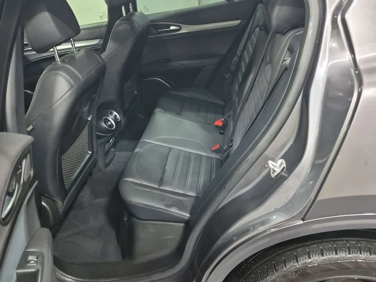 Alfa Romeo Stelvio VELOCE/Дистроник/Шито табло/Пано/Подгрев/2 Ключа, снимка 12 - Автомобили и джипове - 53983181