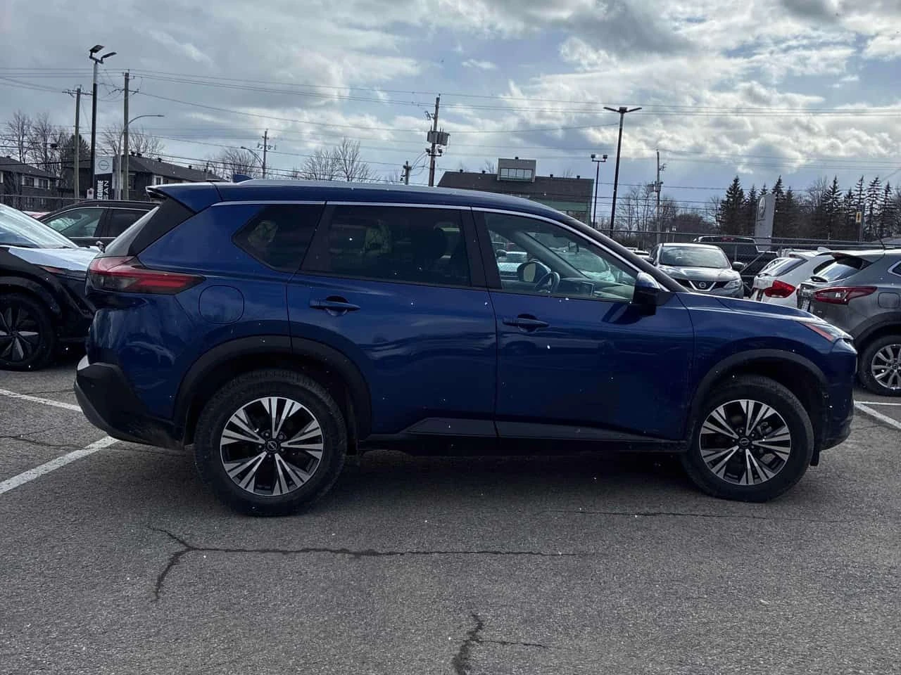 Nissan Rogue * SV * 2 КЛЮЧА* PANO* KEYLESS* ПОДГРЕВ* , снимка 3 - Автомобили и джипове - 54178803