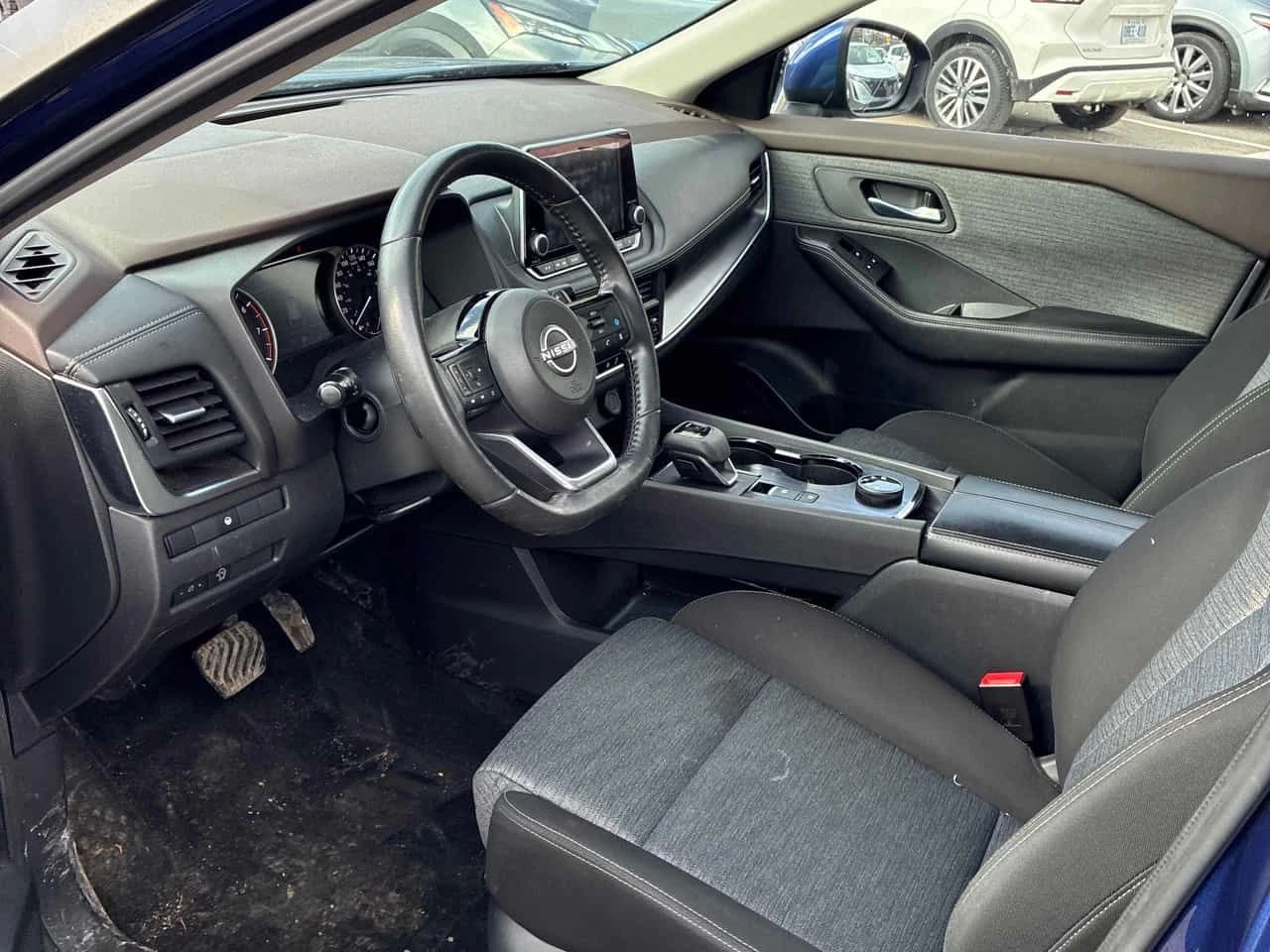 Nissan Rogue * SV * 2 КЛЮЧА* PANO* KEYLESS* ПОДГРЕВ* , снимка 5 - Автомобили и джипове - 54178803