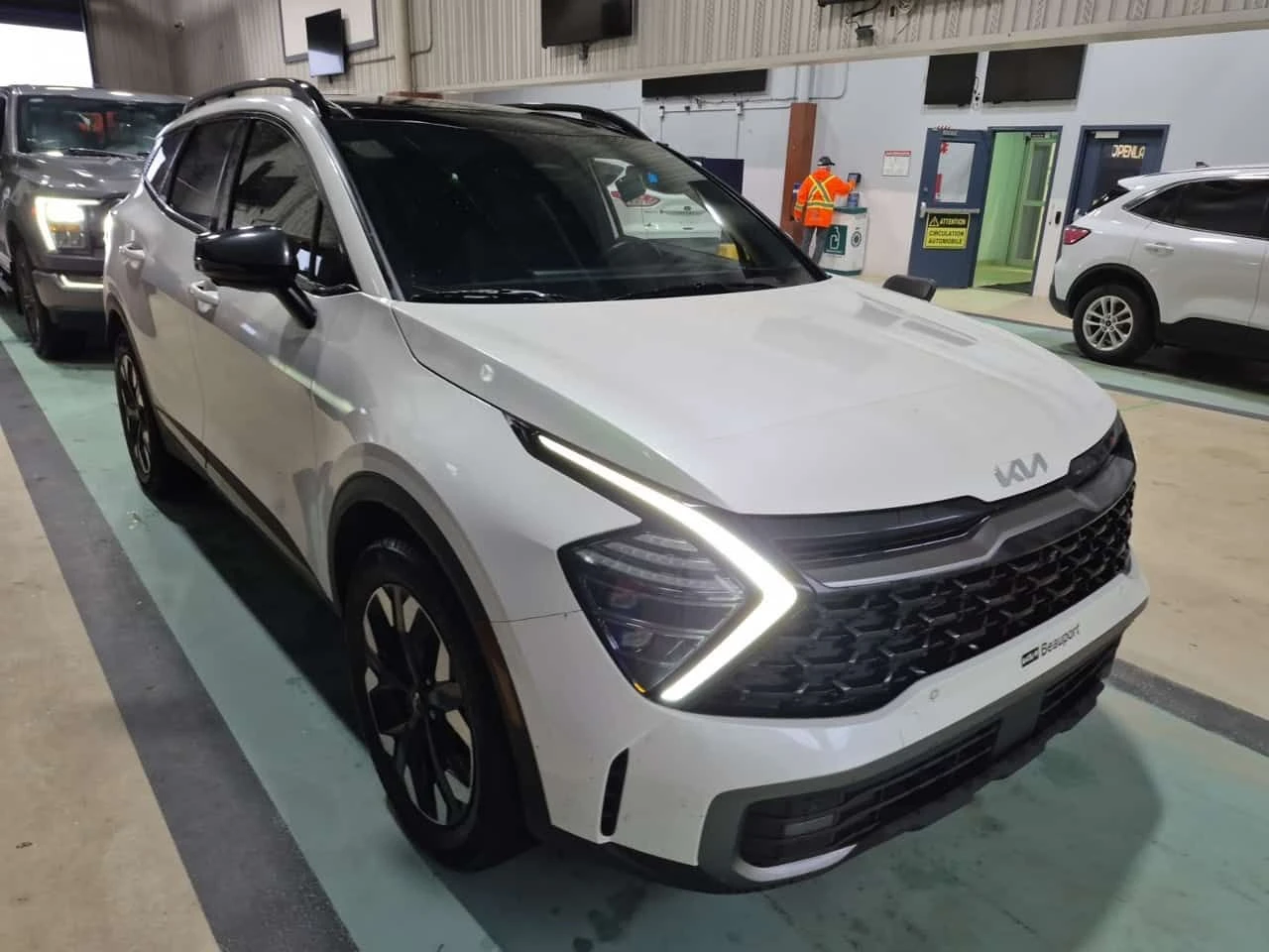 Kia Sportage * ГЛАВНО ПРЕДСТАВИТЕЛСТВО* ПАНО* ДИСТРОНИК* 360КАМ, снимка 2 - Автомобили и джипове - 54765663