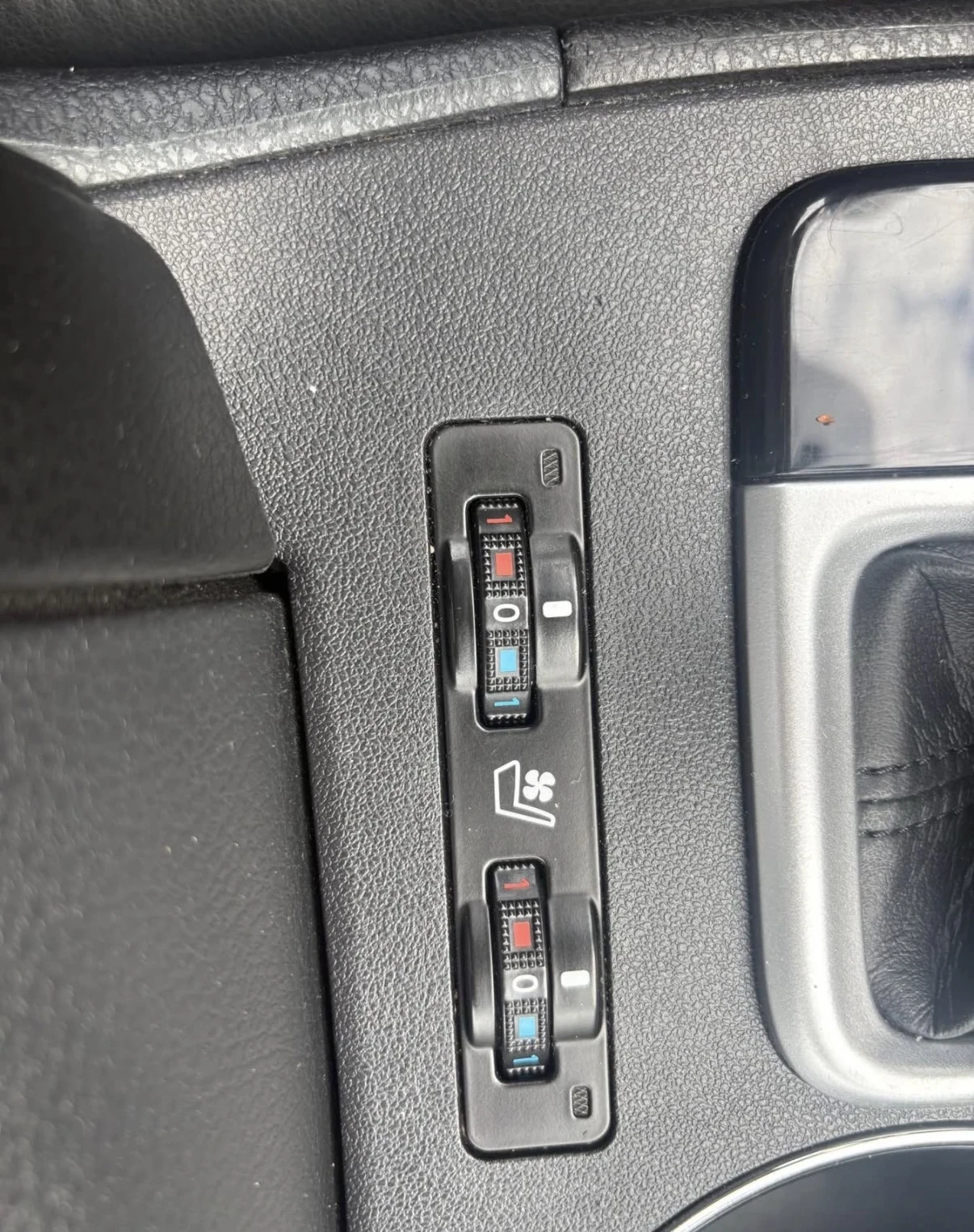 Toyota 4runner LIMITED * 4WD * KEYLESS * КАМЕРА * ОБДУХВАНЕ * , снимка 15 - Автомобили и джипове - 55177350