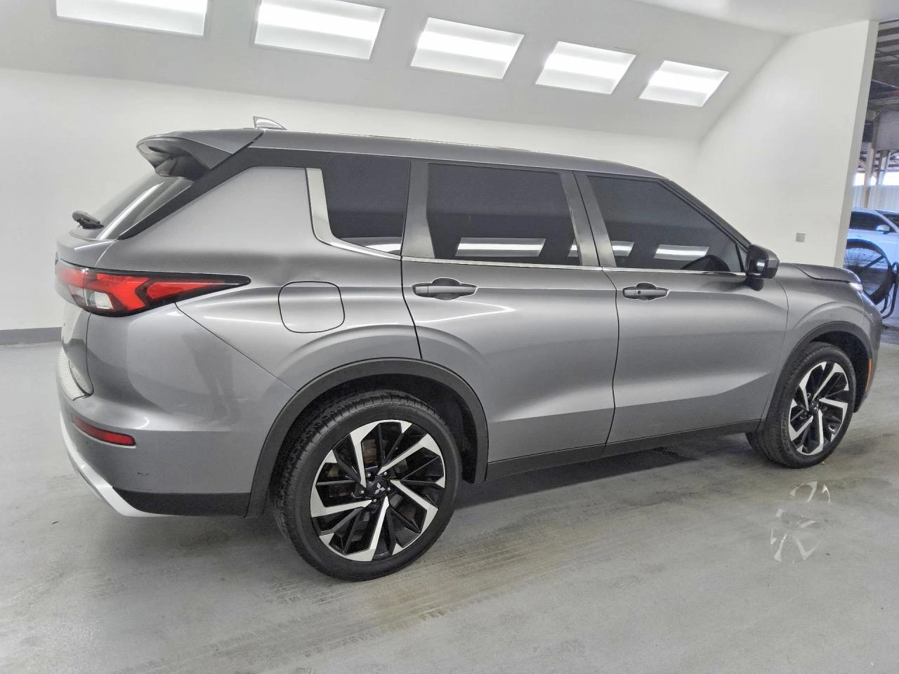 Mitsubishi Outlander 4X4 / ЛИЗИНГ, снимка 3 - Автомобили и джипове - 55505484
