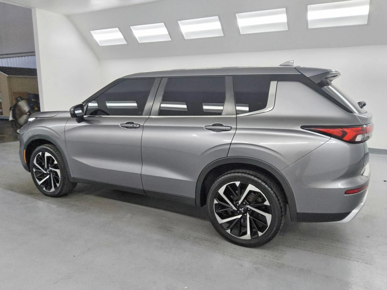 Mitsubishi Outlander 4X4 / ЛИЗИНГ, снимка 2 - Автомобили и джипове - 55505484