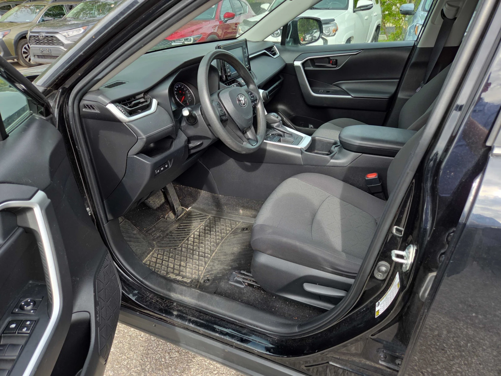 Toyota Rav4 * LE * CARFAX * ОПЦИЯ ЗА ФИНАНСИРАНЕ, снимка 5 - Автомобили и джипове - 56087313