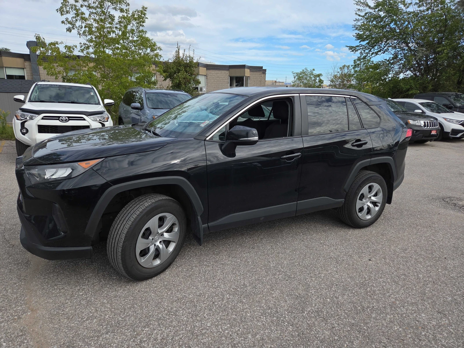 Toyota Rav4 * LE * CARFAX * ОПЦИЯ ЗА ФИНАНСИРАНЕ, снимка 2 - Автомобили и джипове - 56087313