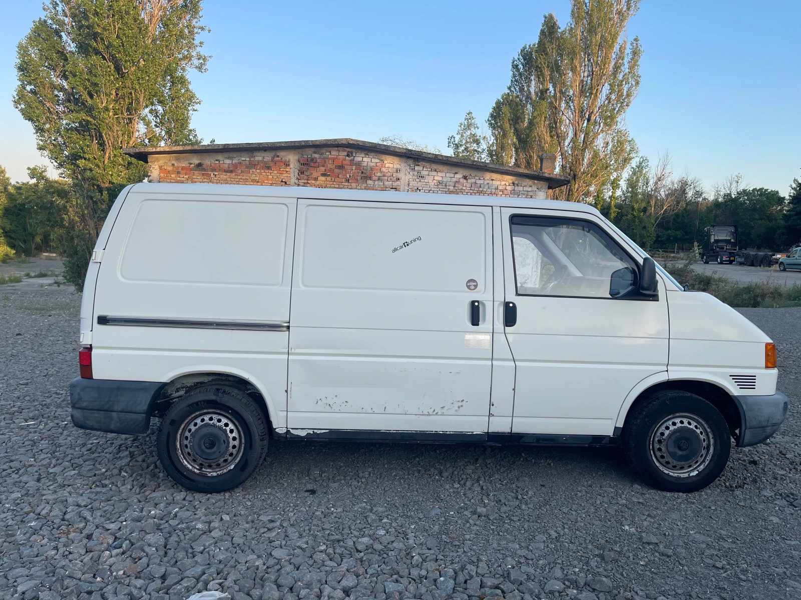 VW Transporter 2.4D - изображение 3