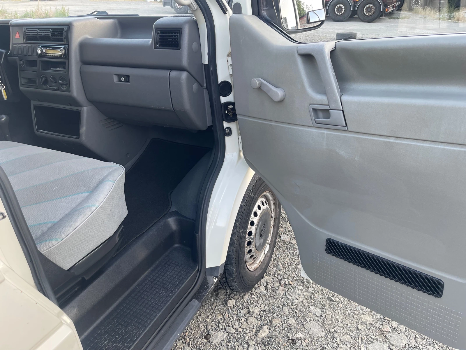 VW Transporter 2.4D | Mobile.bg � ����������� 11