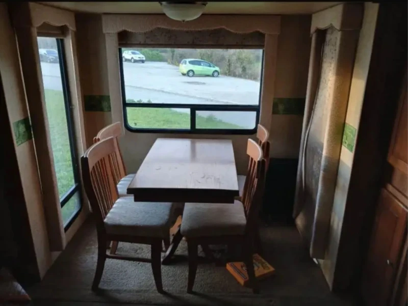 Каравана Други Flagstaff classic , снимка 7 - Каравани и кемпери - 53407271