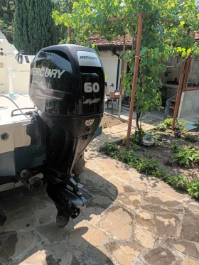 Моторна яхта Quicksilver 470, снимка 4