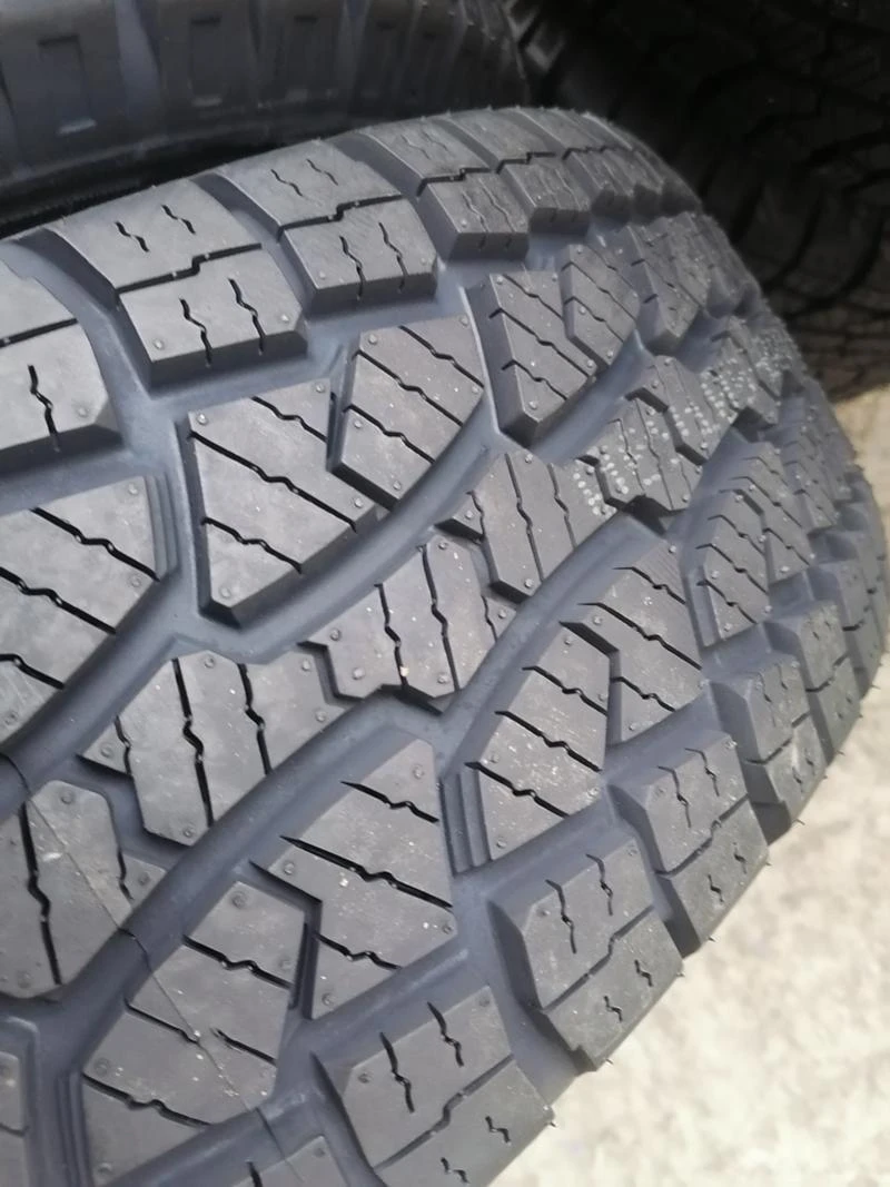 Гуми Всесезонни 235/70R16, снимка 6 - Гуми и джанти - 31999145