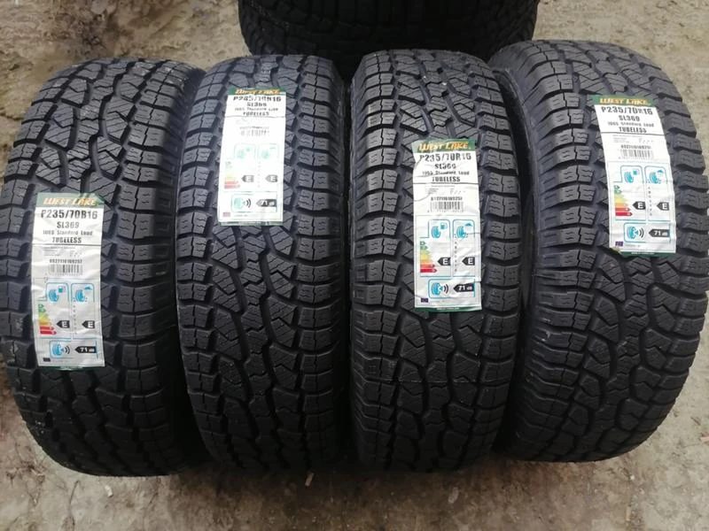 Гуми Всесезонни 235/70R16, снимка 1 - Гуми и джанти - 31999145