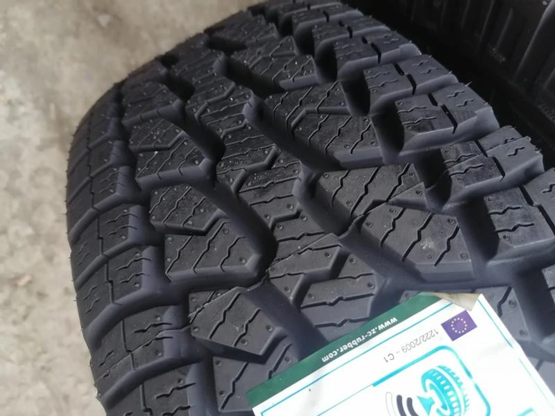 Гуми Всесезонни 235/70R16, снимка 7 - Гуми и джанти - 31999145