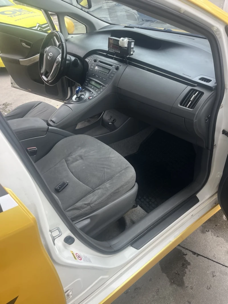 Toyota Prius 1.8 Hybrid , снимка 8 - Автомобили и джипове - 51528801