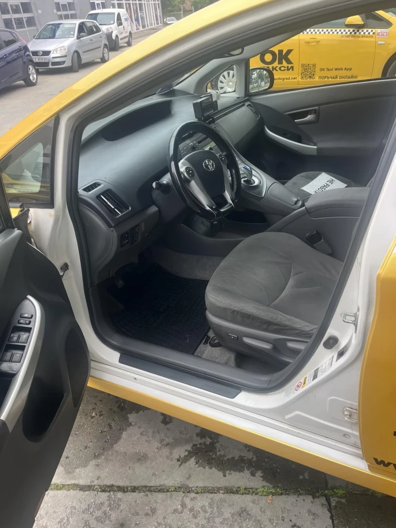Toyota Prius 1.8 Hybrid , снимка 9 - Автомобили и джипове - 51528801