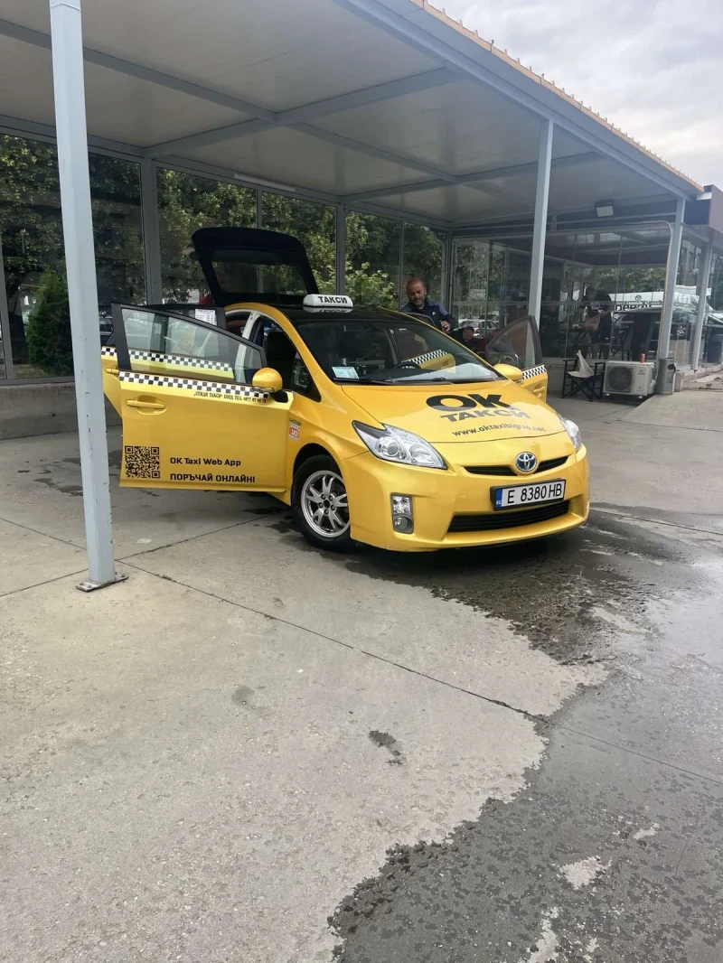 Toyota Prius 1.8 Hybrid , снимка 3 - Автомобили и джипове - 51528801