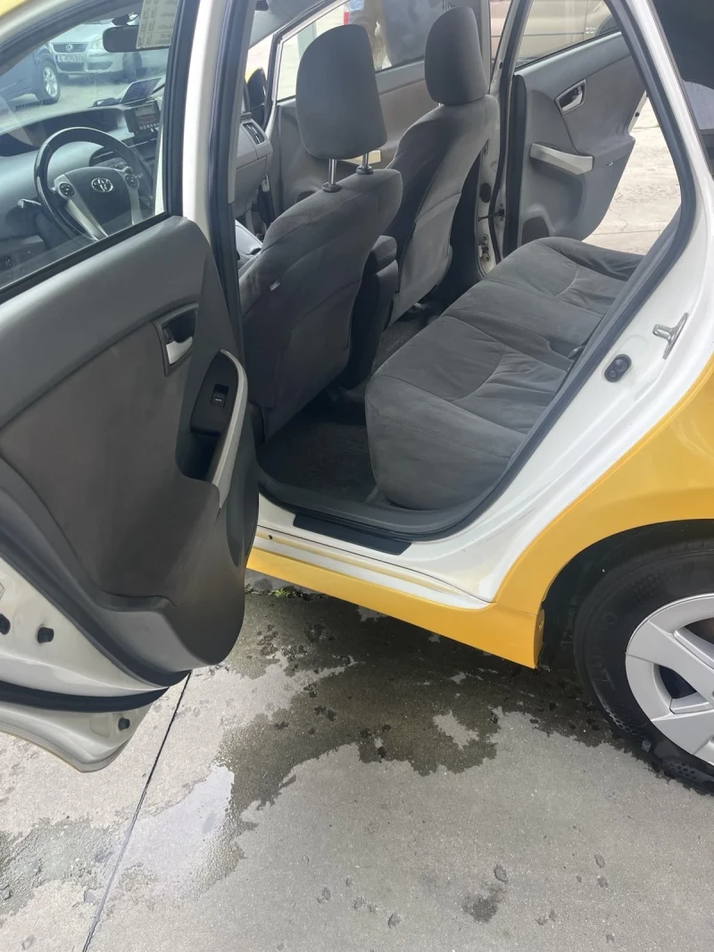 Toyota Prius 1.8 Hybrid , снимка 11 - Автомобили и джипове - 51528801