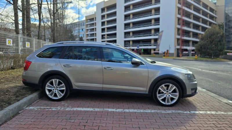 Skoda Octavia Skoda Octavia Scout 2.0 TDI 4х4, снимка 3 - Автомобили и джипове - 53441008