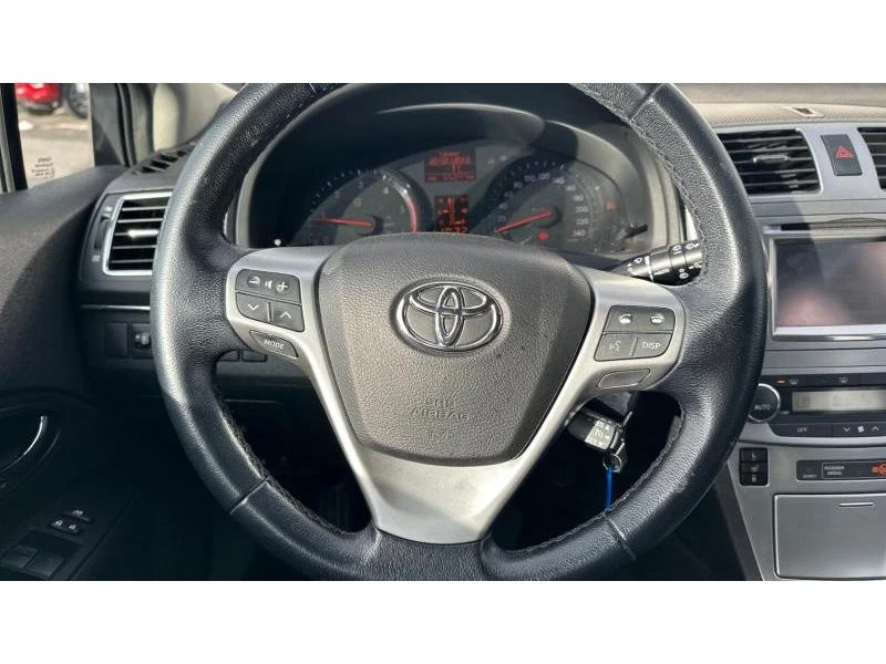 Toyota Avensis 2.0 D4D Executive, снимка 13 - Автомобили и джипове - 48601056