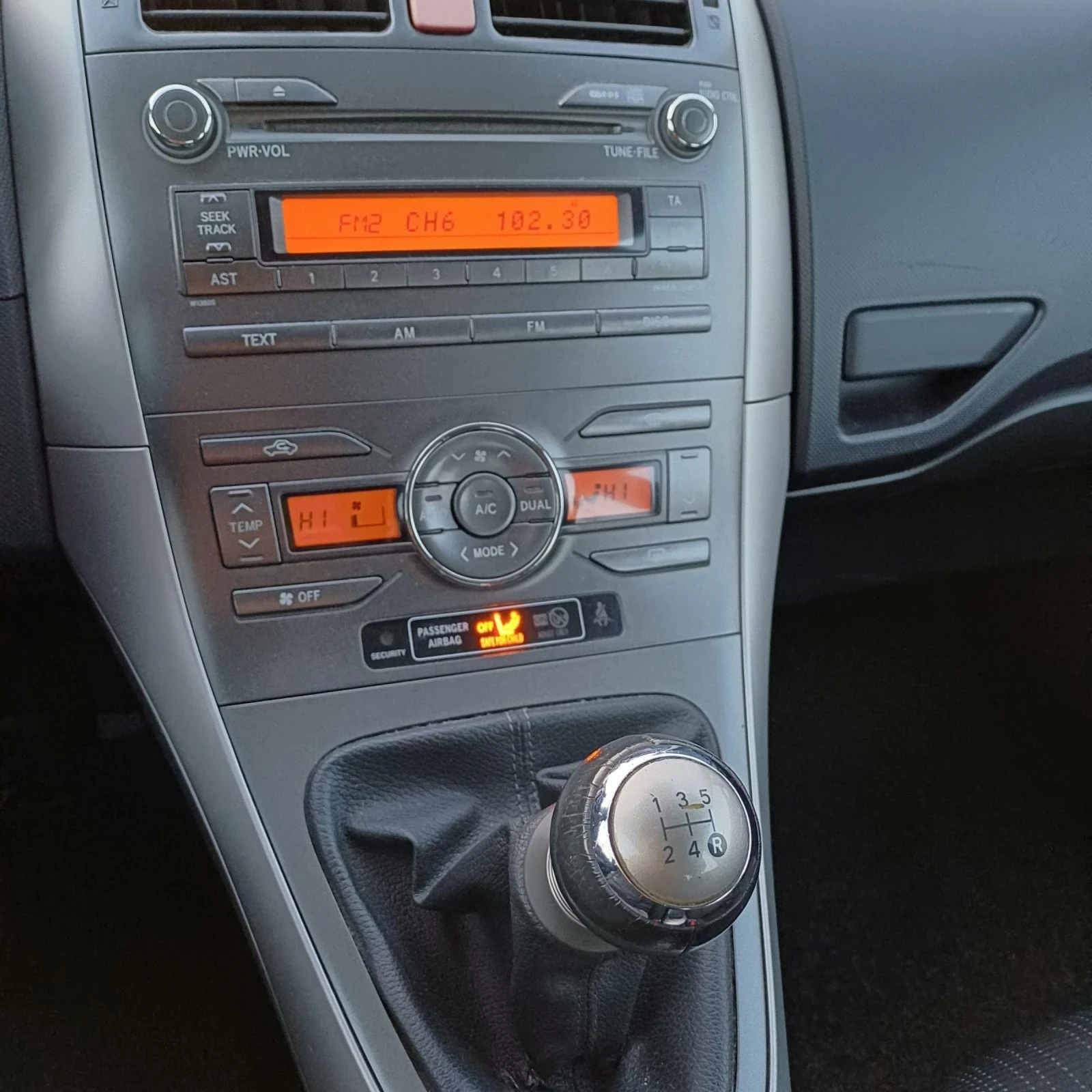 Toyota Auris 1.6 - изображение 5