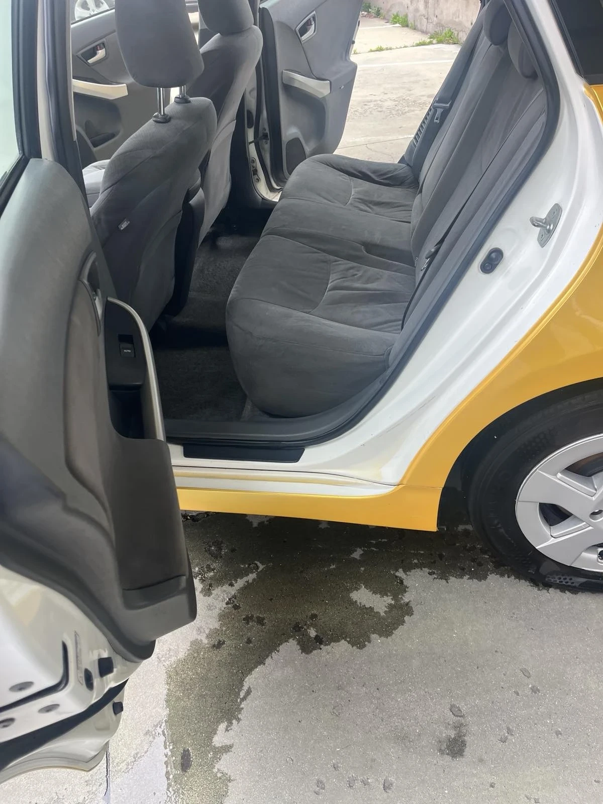 Toyota Prius 1.8 Hybrid  | Mobile.bg   12