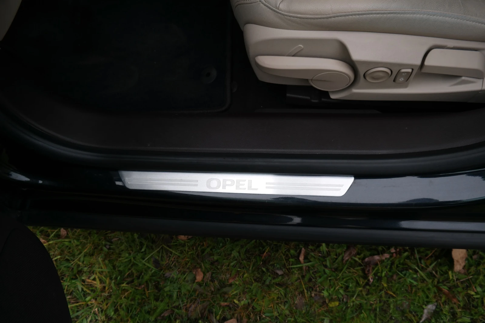 Opel Insignia 2.8T V6 4x4 FlexRide, Nav OPC пакет вс. екстри LPG, снимка 14 - Автомобили и джипове - 54069457