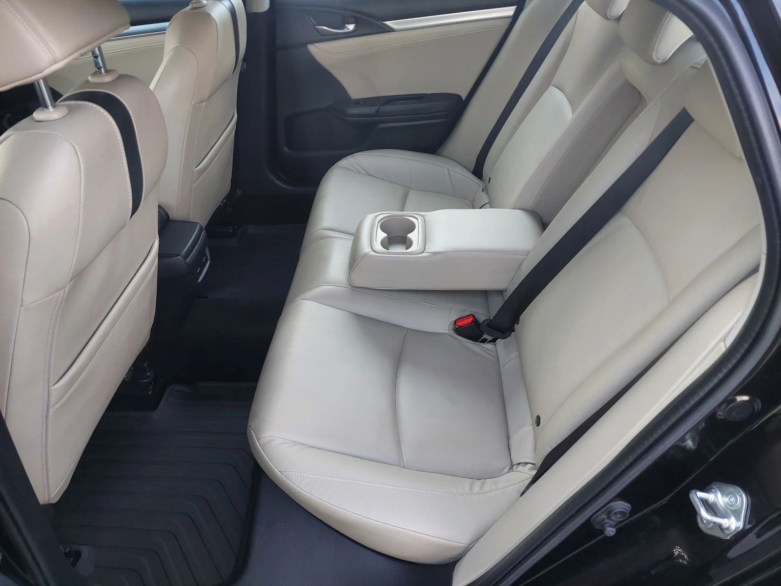 Honda Civic 1, 5i 182ps EXECUTIVE, снимка 8 - Автомобили и джипове - 55257136